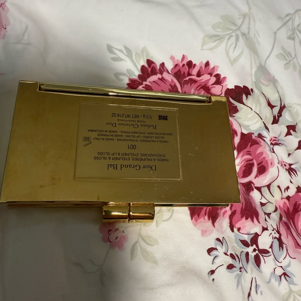Dior Elegant Eyeshadow Palette with Gold and Pink Hues - Picture 4 of 4